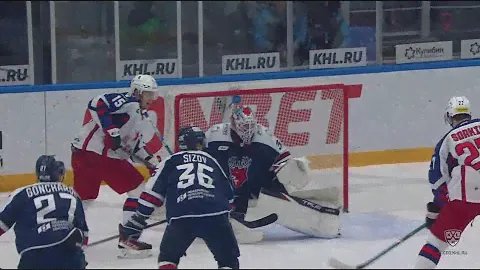 Хуска тащит бросок Соркина в упор / Huska saves on Sorkin shot