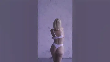 GIRL WITHOUT CLOTH SITTING ON BED NEW SEXY GIRL VIDEO